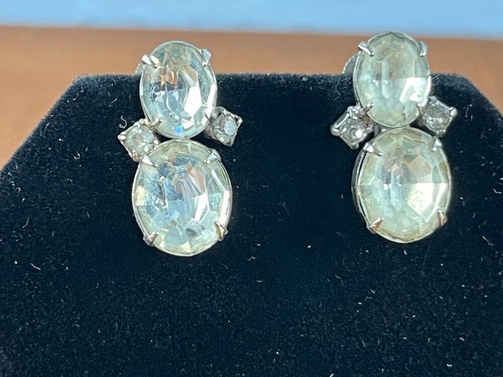VTG 1950s Screw Back Rhinestone Earrings Silver Tone Oval Crystal Dangle